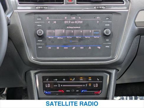 Used 2022 Volkswagen Tiguan SE image 17