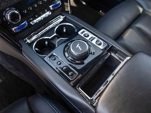 Used 2020 Rolls-Royce Cullinan Black Badge image 31