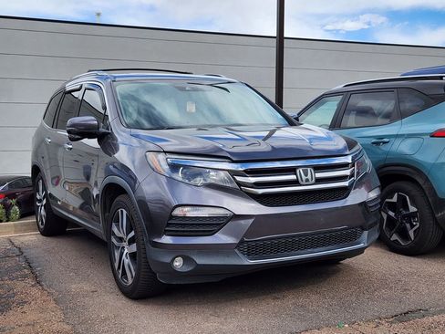 Used 2017 Honda Pilot Touring image 3
