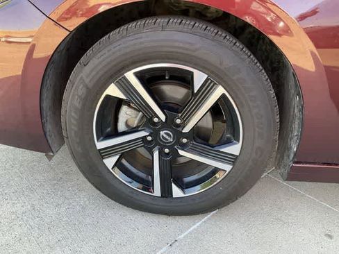 Used 2024 Nissan Sentra SV image 11