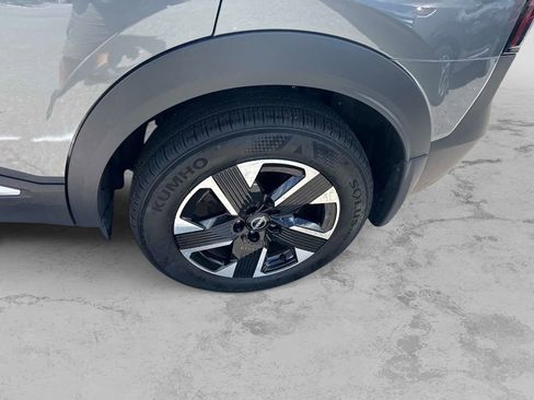 Used 2025 Nissan Kicks SV AWD/4WD image 13