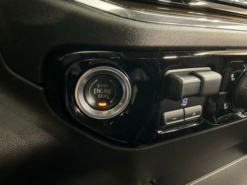 Used 2023 Chevrolet Silverado 1500 RST w/ Redline Edition AWD/4WD image 23