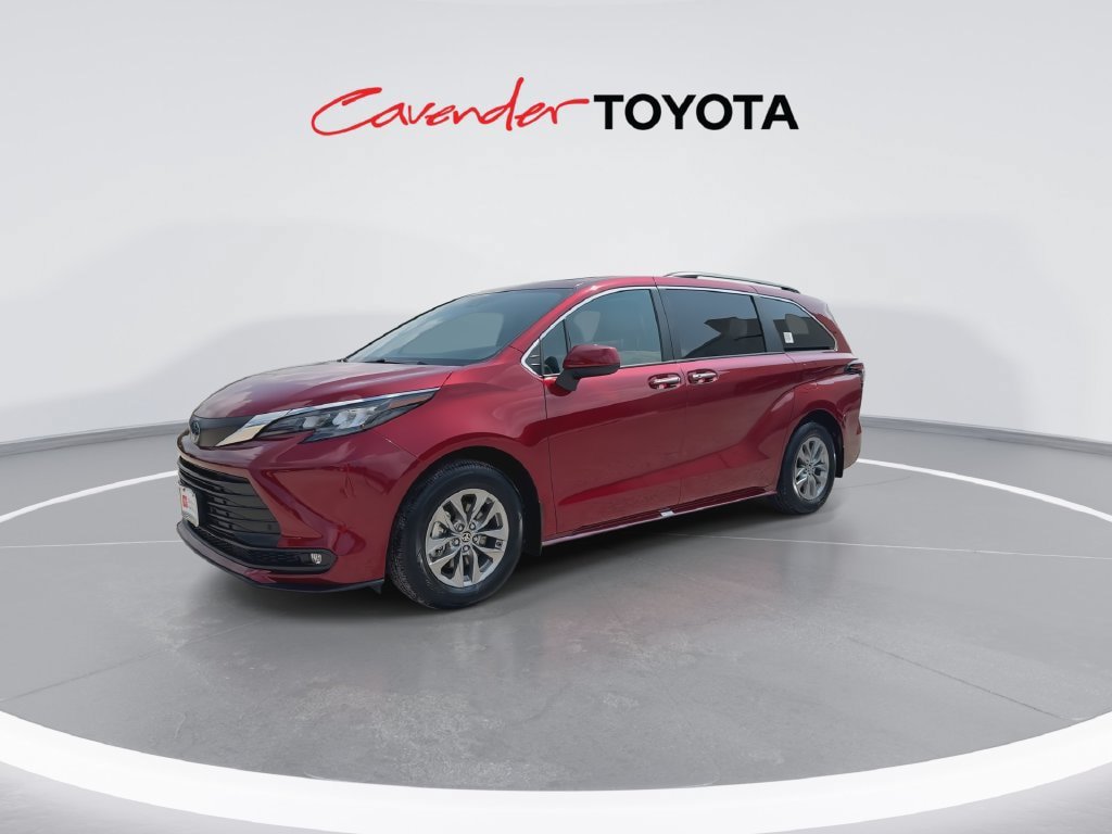 Certified 2025 Toyota Sienna XLE FWD image 4