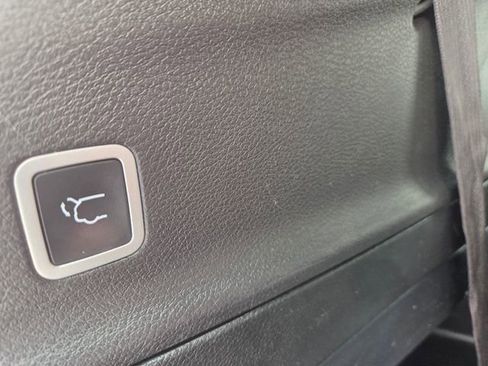 Used 2020 Chrysler Pacifica Touring-L Plus w/ Advanced Safetytec Group FWD image 41