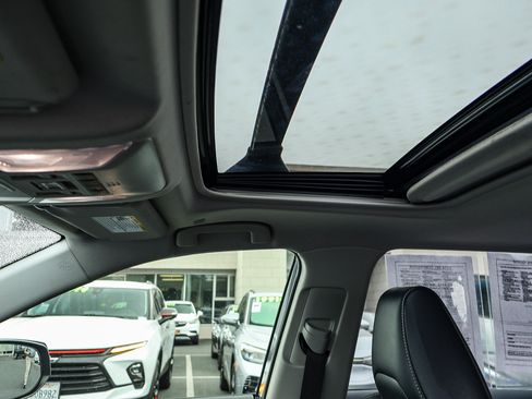 Used 2023 Toyota RAV4 XLE Premium FWD image 6