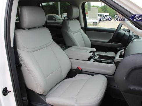 New 2026 Ford Expedition Active RWD image 7