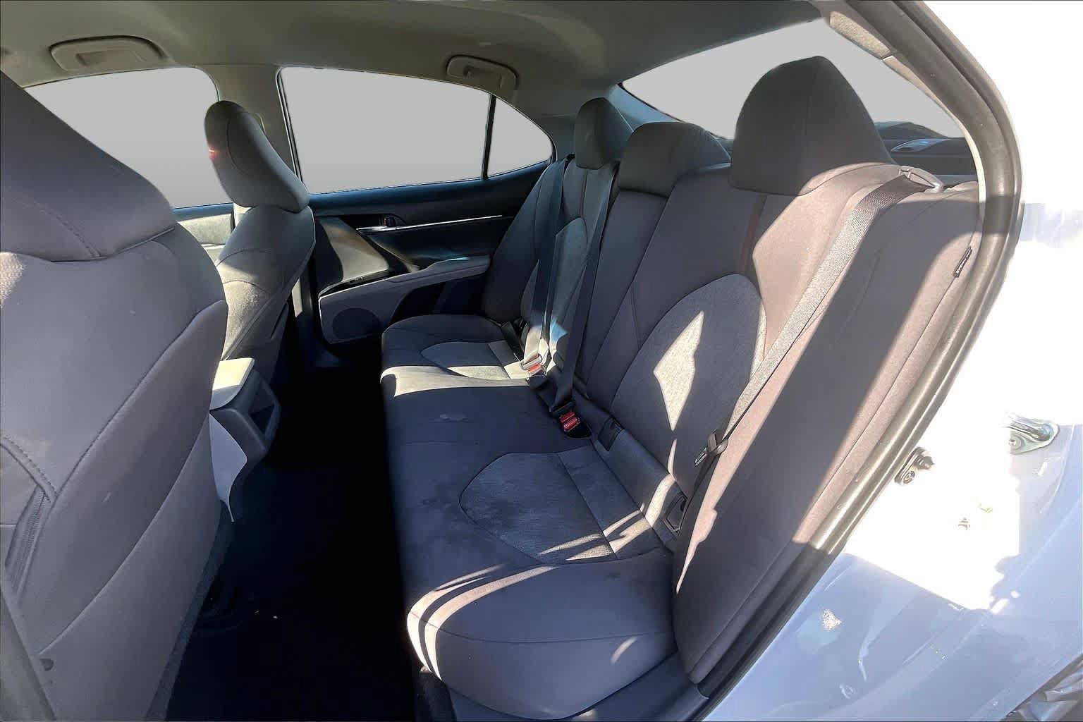 Used 2018 Toyota Camry LE FWD image 17