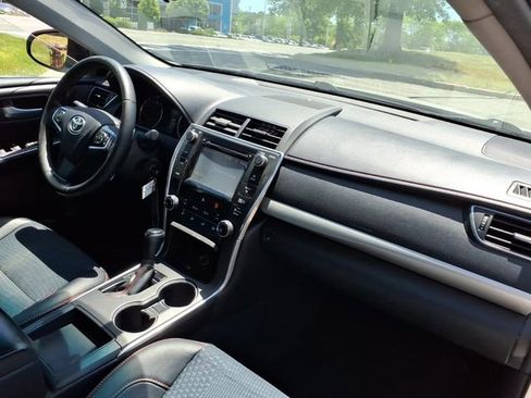 Used 2015 Toyota Camry SE FWD image 21