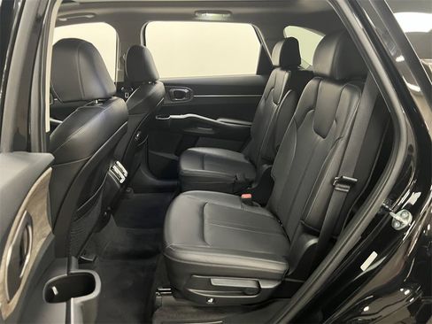 Used 2023 Kia Sorento EX w/ Panoramic Sunroof Package image 12