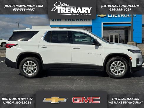 Used 2023 Chevrolet Traverse LS image 1