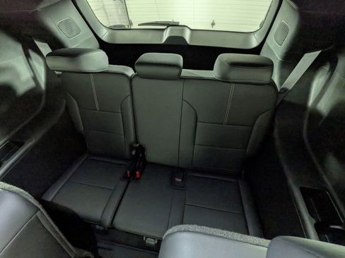 Certified 2025 GMC Acadia Elevation w/ Elevation Premium Package image 38