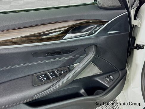 Certified 2022 BMW 530i xDrive w/ Premium Package image 18
