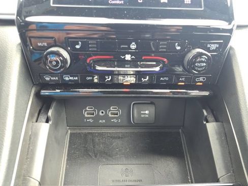 Used 2025 Jeep Grand Cherokee Laredo w/ Luxury Tech Group I AWD/4WD image 23