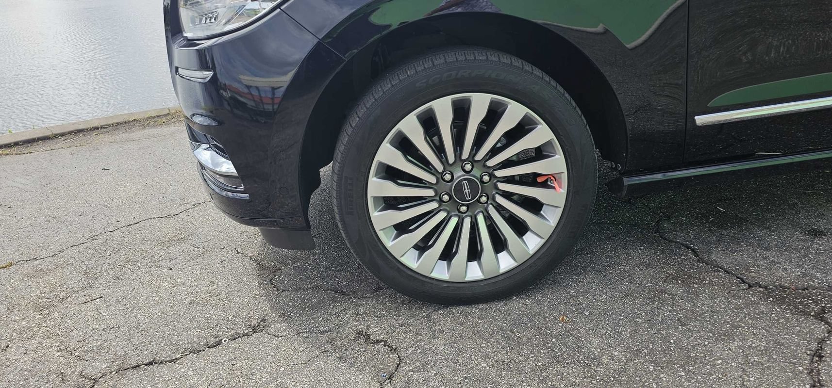 Used 2019 Lincoln Navigator Reserve AWD/4WD image 12
