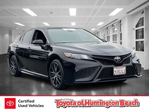 Certified 2022 Toyota Camry SE image 1