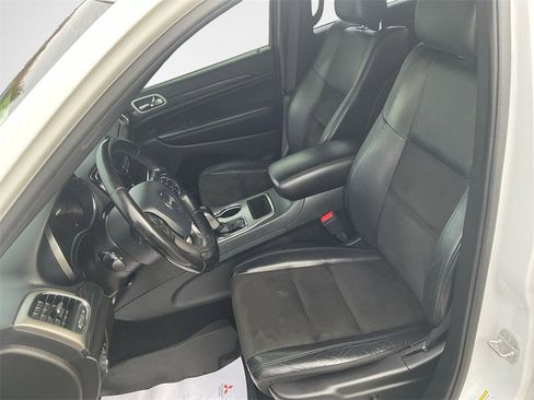 Used 2020 Jeep Grand Cherokee Altitude image 12