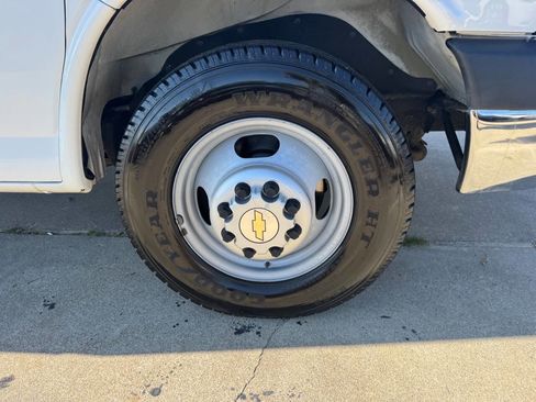 Used 2014 Chevrolet Express 3500 Extended image 6