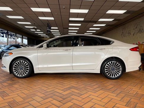 Used 2017 Ford Fusion SE w/ Fusion SE Technology Package image 5