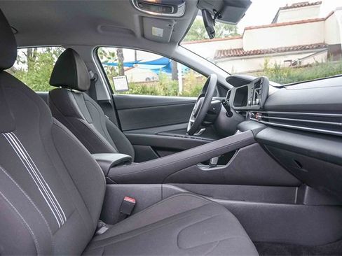 Certified 2025 Hyundai Elantra Blue image 18