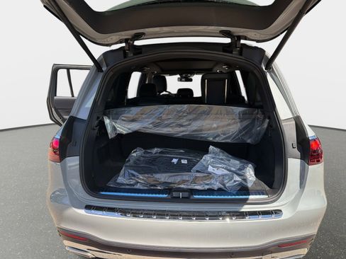 New 2026 Mercedes-Benz GLS 580 4MATIC image 11
