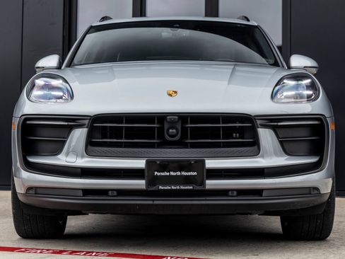 Certified 2024 Porsche Macan AWD/4WD image 8