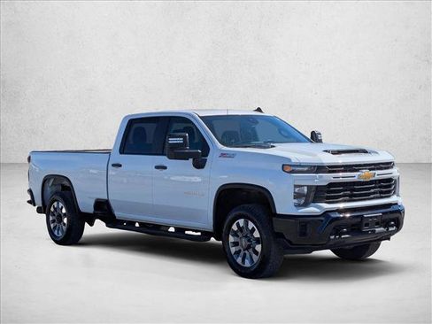 Used 2025 Chevrolet Silverado 2500 Custom w/ Custom Value Package AWD/4WD image 3