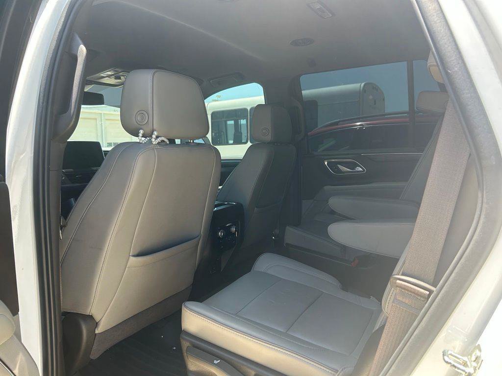 Used 2022 GMC Yukon SLT w/ SLT Luxury Package AWD/4WD image 9