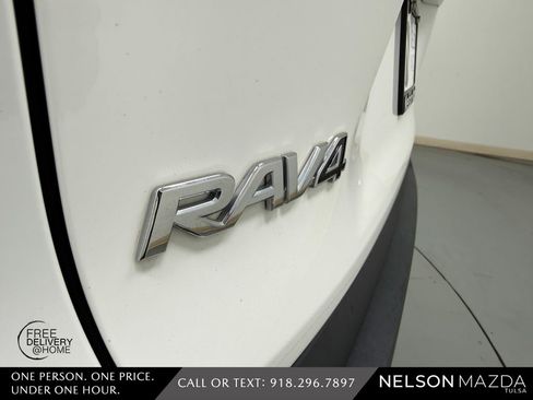 Used 2019 Toyota RAV4 XLE Premium AWD/4WD image 9