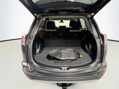 Used 2018 Toyota RAV4 XLE AWD/4WD image 34