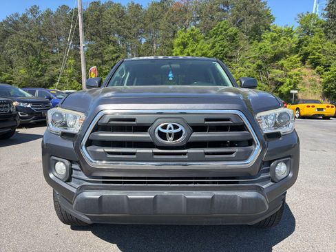 Used 2016 Toyota Tacoma SR5 w/ Towing Package image 2