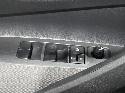 Used 2025 Toyota Corolla LE FWD image 28