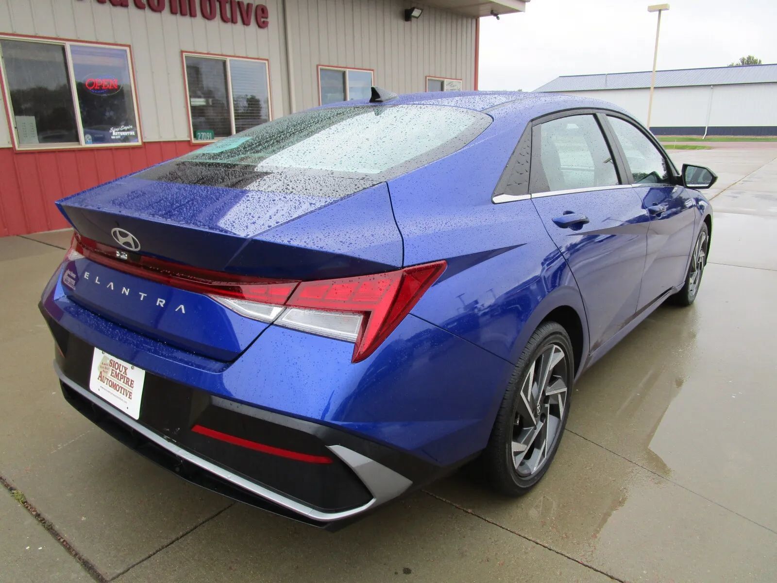 Used 2025 Hyundai Elantra SEL FWD image 9