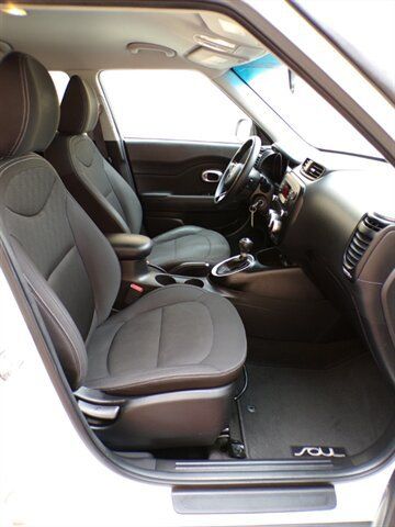 Used 2016 Kia Soul FWD image 25