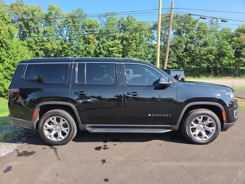 Used 2022 Jeep Wagoneer Series II AWD/4WD image 23