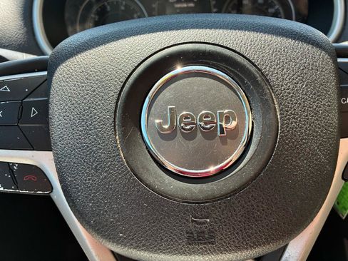 Used 2015 Jeep Cherokee Latitude w/ Cold Weather Group FWD image 19