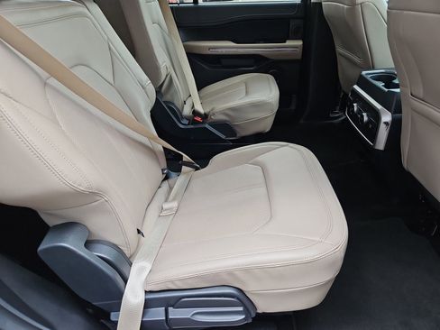 Used 2024 Ford Expedition Limited image 20