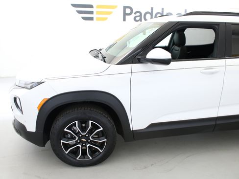 Used 2023 Chevrolet TrailBlazer ACTIV w/ Sun and Liftgate Package AWD/4WD image 3