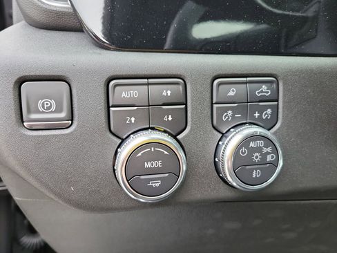 New 2025 GMC Sierra 3500 SLT w/ SLT Convenience Package image 26