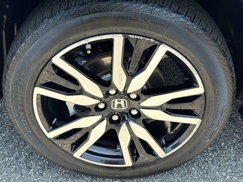 Used 2020 Honda Pilot Touring image 11