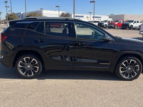 Certified 2022 GMC Terrain SLT w/ Infotainment Package II image 9