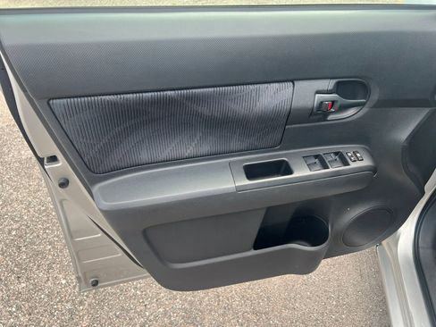 Used 2012 Scion xB FWD image 5