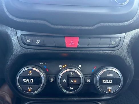 Used 2017 Jeep Renegade Latitude image 15