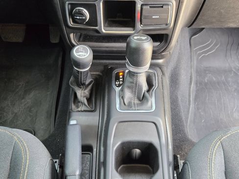 Used 2024 Jeep Wrangler Sport AWD/4WD image 18