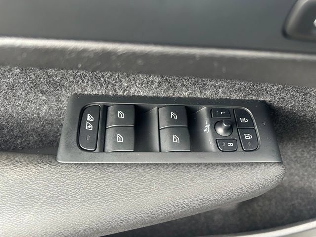 Used 2023 Volvo C40 P8 Recharge Ultimate AWD/4WD image 16