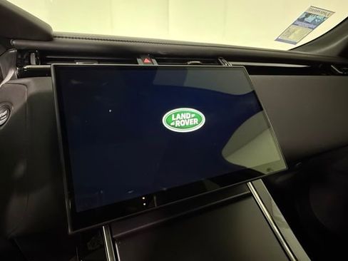 New 2026 Land Rover Range Rover Velar Dynamic SE image 17