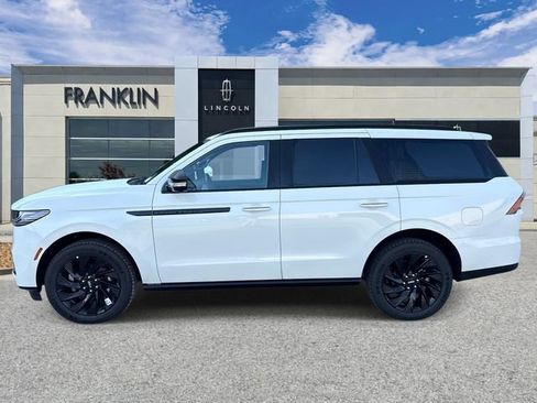New 2027 Lincoln Navigator Reserve w/ Jet Appearance Package AWD/4WD image 4