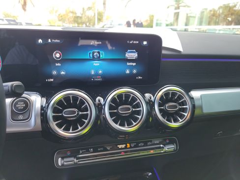 Used 2022 Mercedes-Benz GLB 250 image 22