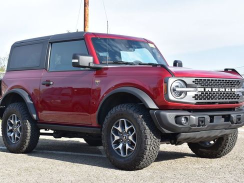 Certified 2025 Ford Bronco Badlands image 3