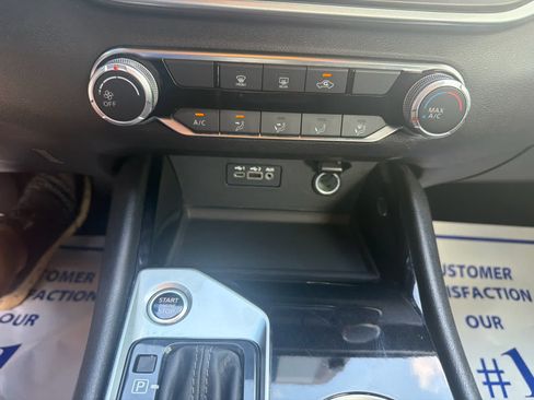 Used 2024 Nissan Altima 2.5 SV FWD image 19