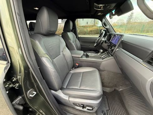 Used 2024 Lexus GX 550 image 11